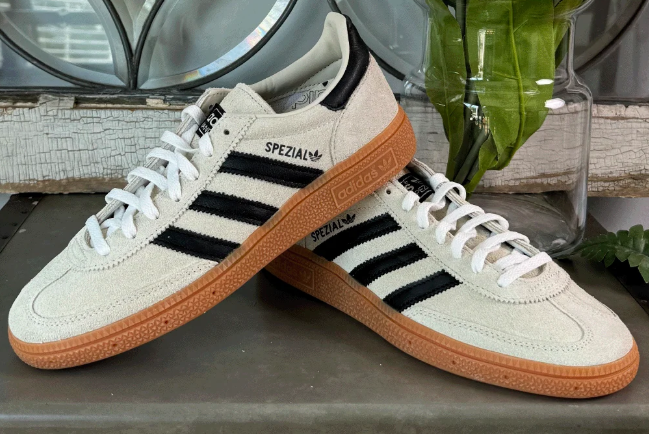 adidas Handball Spezial Women's – Aluminum / Core Black